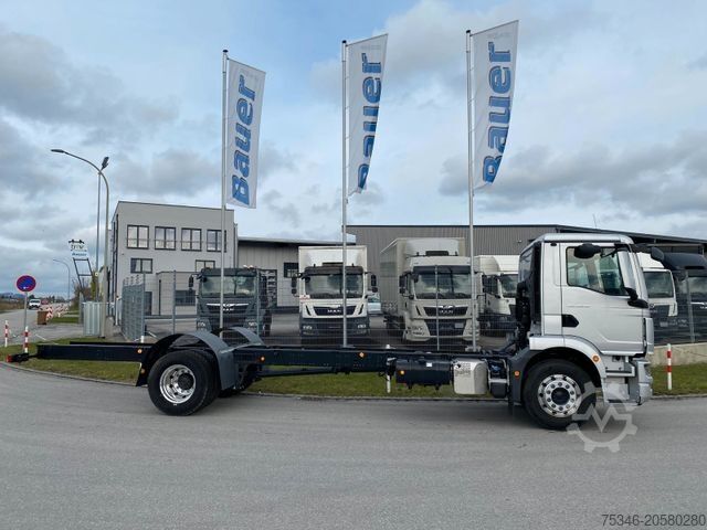 Platós teherautó ponyvával MAN TGM 18.250 4x2 LL/FG/RS 5.775 mm/NL 12,2 to/Neu