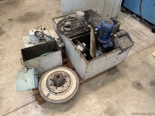 Machine à rectifier cylindrique TOS Hostivař BHU 32A/1000