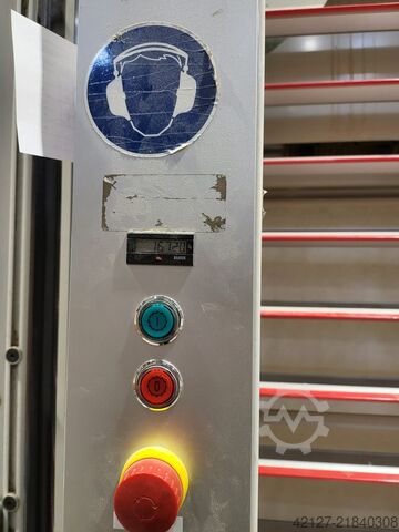 Pionowa pilarka panelowa Striebig Standard 6224 TRK 2