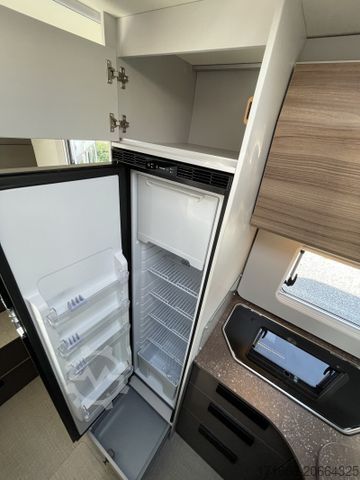 Halvintegrerad husbil BÜRSTNER B66 TD 690 ** Sondermodell B66 **