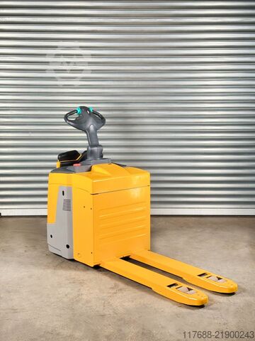Brak kierowcy wózka paletowego Jungheinrich ERE 120 - Service Neu - Batterie 82% - Nur 4.046 Std.