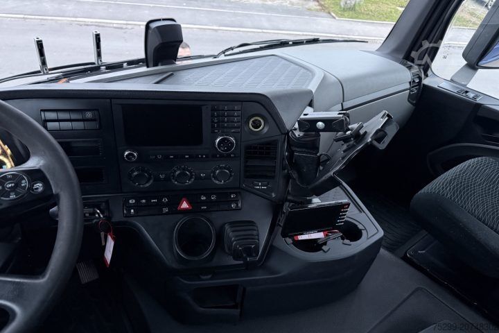 Standard tractor unit Mercedes-Benz Antos 1851 4x2 Retarder / Swiss-Vehicle