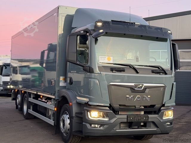 Vrachtwagen met bakwagen MAN TGM 26.320 L / LBW / LENKACHSE / 18 PAL