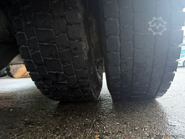 Samochód ciężarowy z plandeką typu platforma IVECO ML 140 E 25 P