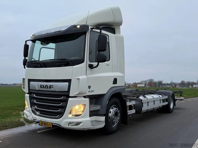 Chassi med hytt DAF CF 300 CF 300