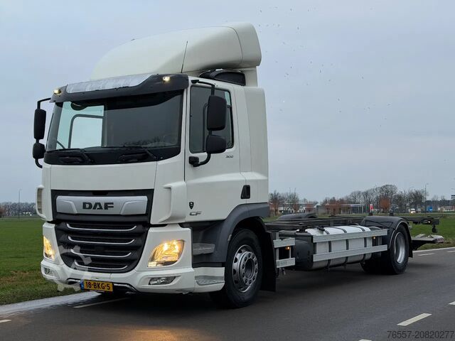 Chassi med hytt DAF CF 300 CF 300