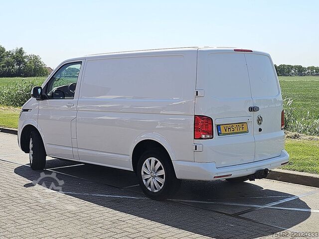Camioneta familiar de techo alto VOLKSWAGEN TRANSPORTER 2.0 TDI L1H1 150Pk NAP Euro6