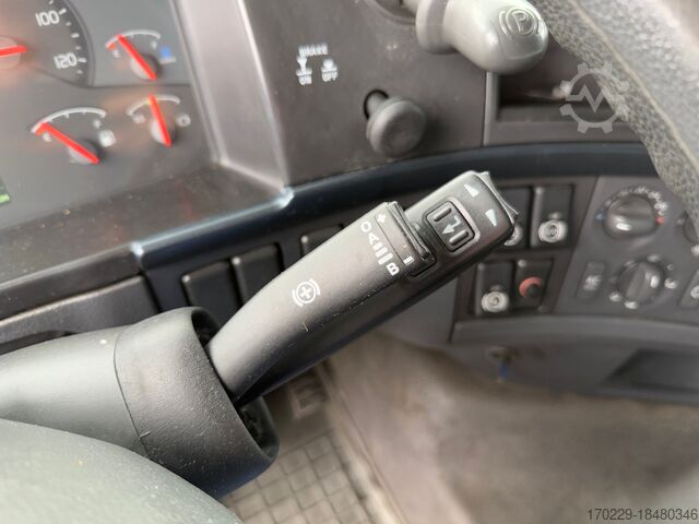 Vrachtwagen met kraan VOLVO FH 12.420