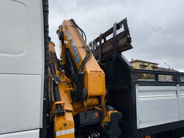 Vrachtwagen met kraan VOLVO FH 12.420