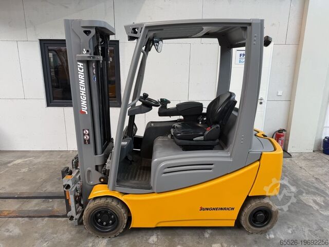 Elektrische vorkheftruck met 4 wielen Jungheinrich EFG 320 / AKKU 2019 - 82 %