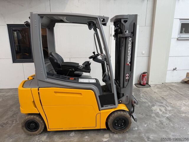 Elektrische vorkheftruck met 4 wielen Jungheinrich EFG 320 / AKKU 2019 - 82 %