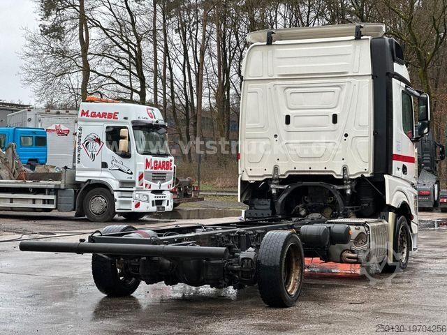 Truck chassis MERCEDES-BENZ Actros 1833 LNR 4x2