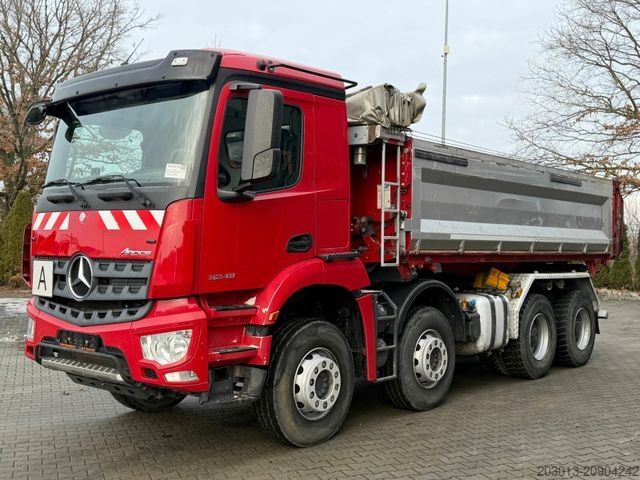Camión volquete MERCEDES-BENZ Arocs 3243 8x4 Kipper Schwarzmuller Bordmatik