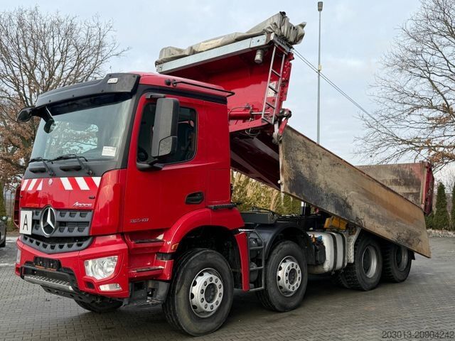 Camión volquete MERCEDES-BENZ Arocs 3243 8x4 Kipper Schwarzmuller Bordmatik