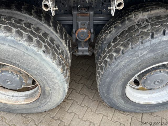 Billenő teherautó MERCEDES-BENZ Arocs 3243 8x4 Kipper Schwarzmuller Bordmatik