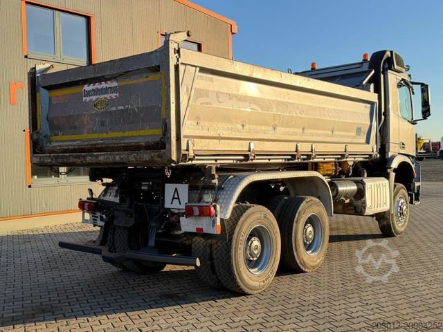 Camión volquete MERCEDES-BENZ AROCS 3345 6x6 Euro 6 Kipper mit Bordmatik