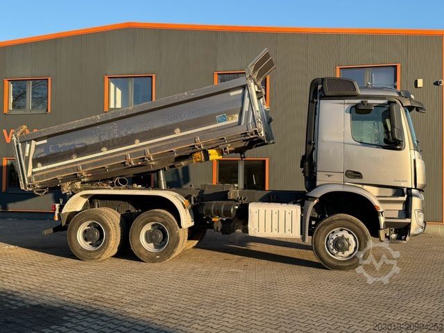 Camión volquete MERCEDES-BENZ AROCS 3345 6x6 Euro 6 Kipper mit Bordmatik