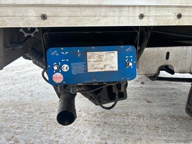 Vrachtwagen met bakwagen RENAULT Master Koffer/LBW/KLIMA/TEMPO