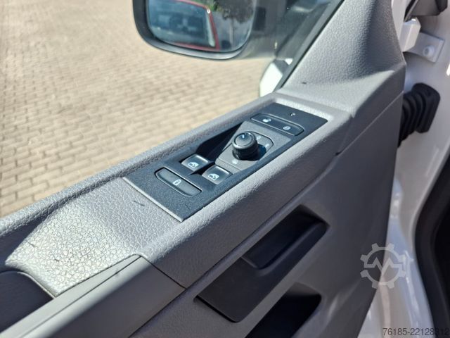 Minibusz VOLKSWAGEN T6.1 9-Sitzer-Stoff  1. Hand Klima