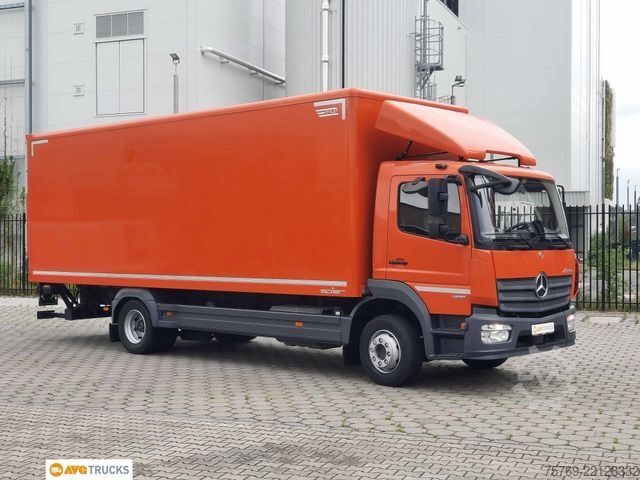 Vrachtwagen met bakwagen MERCEDES-BENZ 1218 L ATEGO 7,2 m Koffer LBW AHK