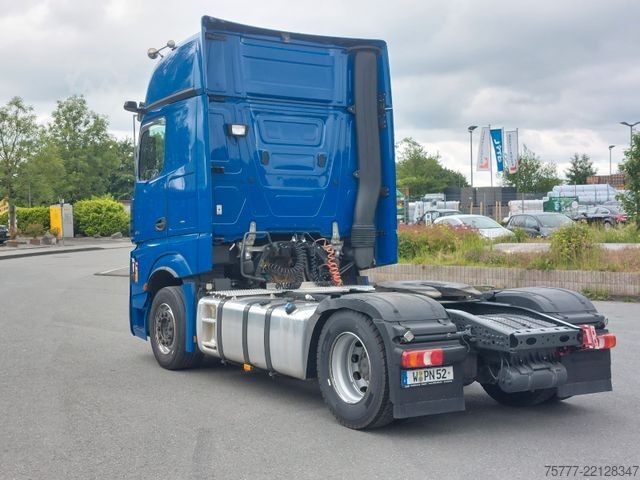 Standardni tegljač MERCEDES-BENZ Actros 18-45 Giga Space-MP 5- Retarder-2 Tanks