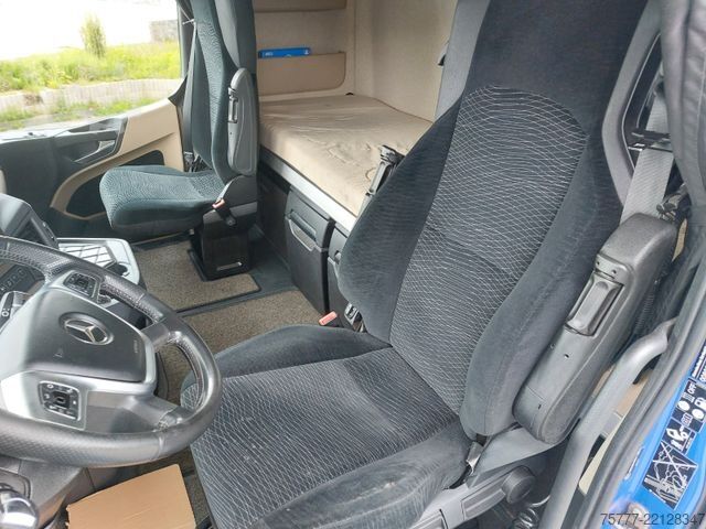 Standardni tegljač MERCEDES-BENZ Actros 18-45 Giga Space-MP 5- Retarder-2 Tanks