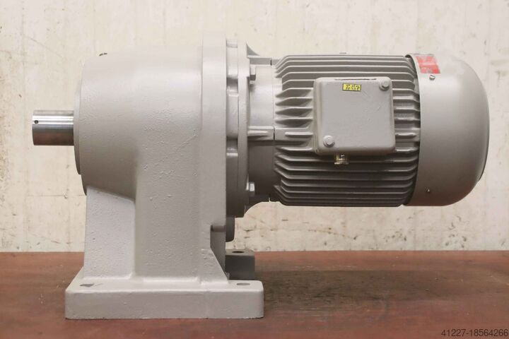 Dişli motoru 5.5/7.5 kW 83/166 rpm Cebeha CB 73/4/2P
