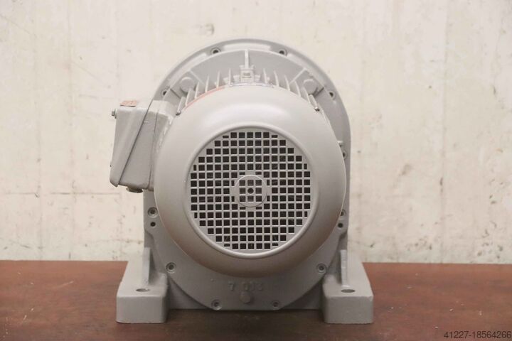 Dişli motoru 5.5/7.5 kW 83/166 rpm Cebeha CB 73/4/2P