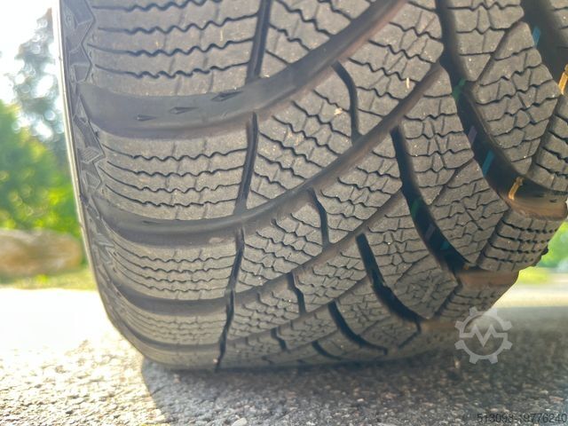 Panelová dodávka VOLKSWAGEN CADDY MAXI REGALS. TEMP. 4MOTION DACHTRÄ. KLIMA