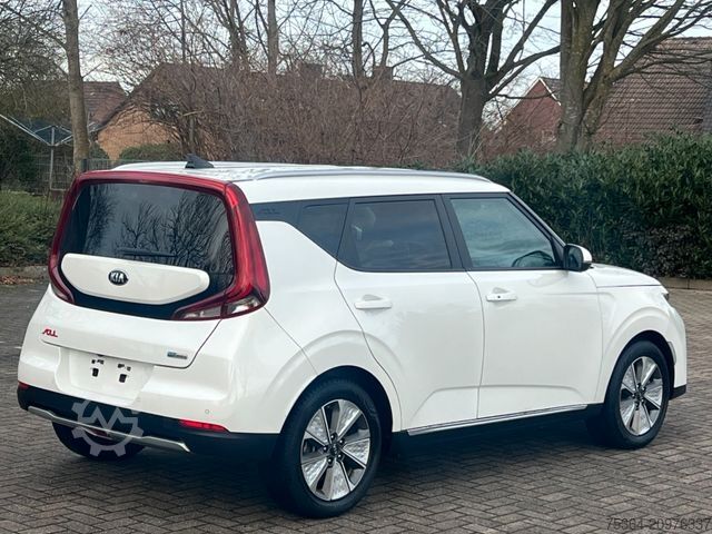 Van KIA Soul e-Soul DynamicLine 64 kWh LED Navi Kamera