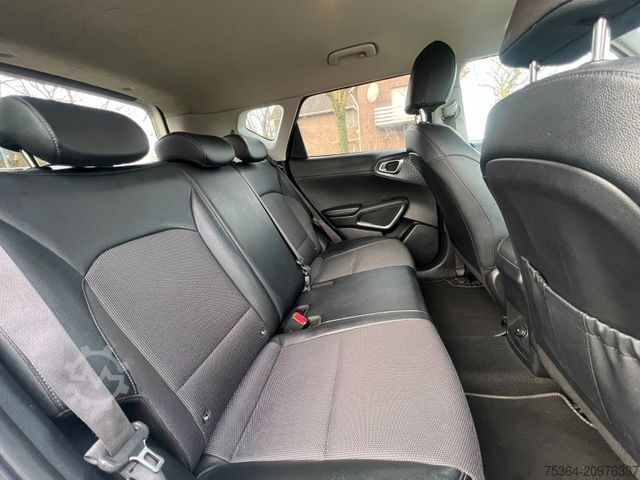 Van KIA Soul e-Soul DynamicLine 64 kWh LED Navi Kamera