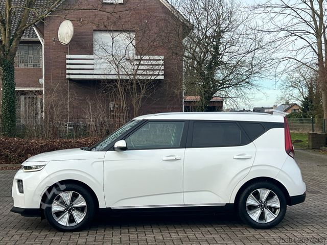 Van KIA Soul e-Soul DynamicLine 64 kWh LED Navi Kamera