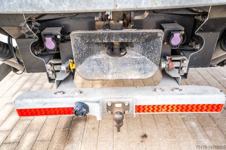 Koffer RENAULT D250 16T.- 36000 KM +DHOLLANDIA 2T.