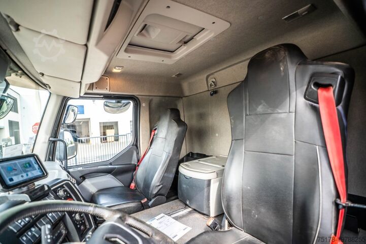 Koffer RENAULT D250 16T.- 36000 KM +DHOLLANDIA 2T.