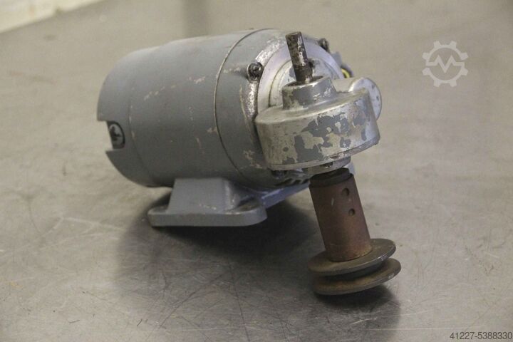 Gear motor 200 V 0.15 A. Ruhrgetriebe NDK 8760