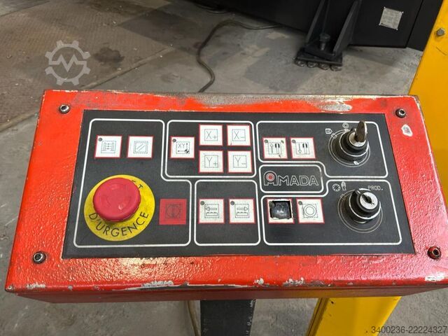 1993 Amada Arcade 210 CNC – presă de ștanțat și niblat complet recondiționată Amada Arcade 210 CNC