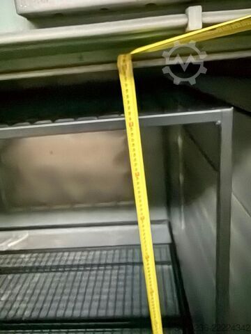 Instalación de recubrimiento en polvo Gema con horno de secado y sistema de extracción. Gema 