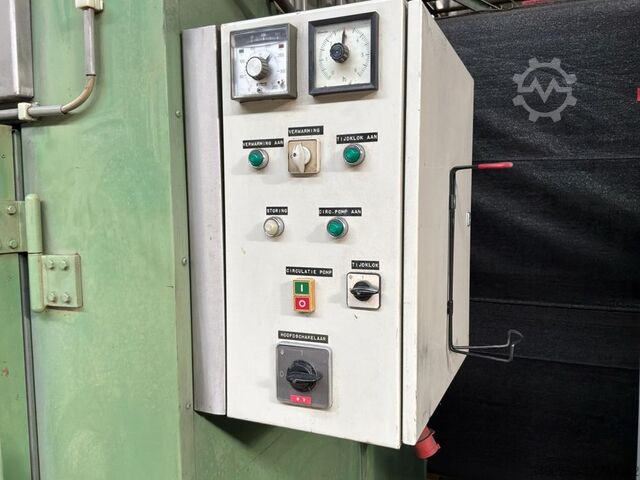 Instalación de recubrimiento en polvo Gema con horno de secado y sistema de extracción. Gema 