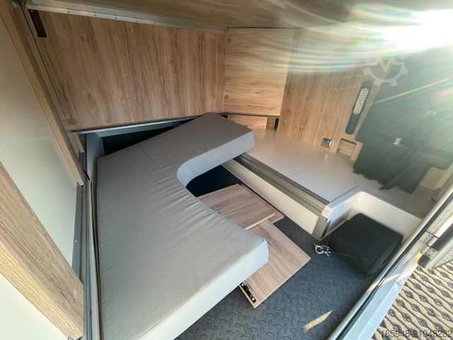 Ημιενσωματωμένο αυτοκινούμενο τροχόσπιτο EURAMOBIL PT 675 SB ein Raumwunder