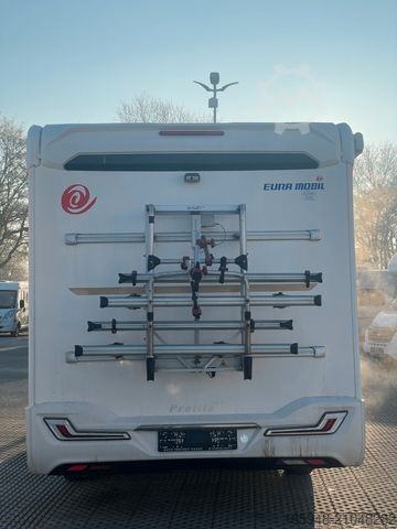 Ημιενσωματωμένο αυτοκινούμενο τροχόσπιτο EURAMOBIL PT 675 SB ein Raumwunder