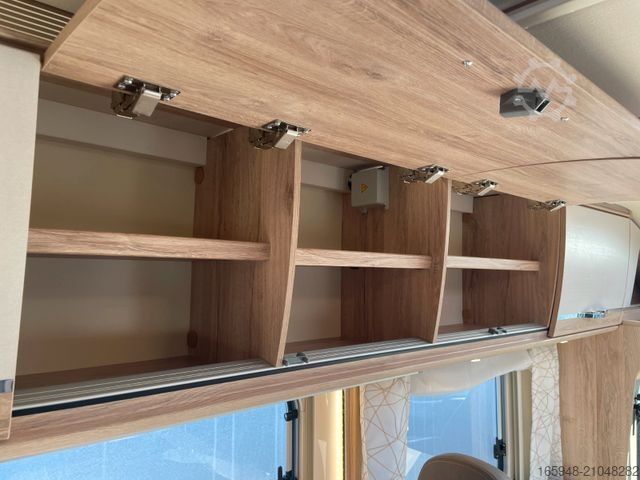 Ημιενσωματωμένο αυτοκινούμενο τροχόσπιτο EURAMOBIL PT 675 SB ein Raumwunder