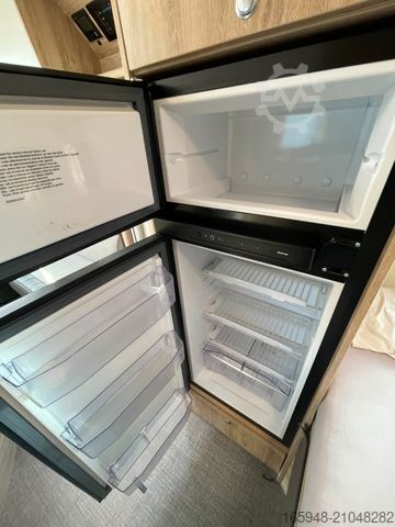 Ημιενσωματωμένο αυτοκινούμενο τροχόσπιτο EURAMOBIL PT 675 SB ein Raumwunder