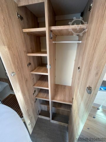 Ημιενσωματωμένο αυτοκινούμενο τροχόσπιτο EURAMOBIL PT 675 SB ein Raumwunder