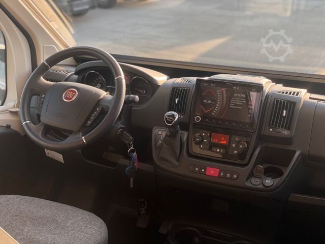 Ημιενσωματωμένο αυτοκινούμενο τροχόσπιτο EURAMOBIL PT 675 SB ein Raumwunder