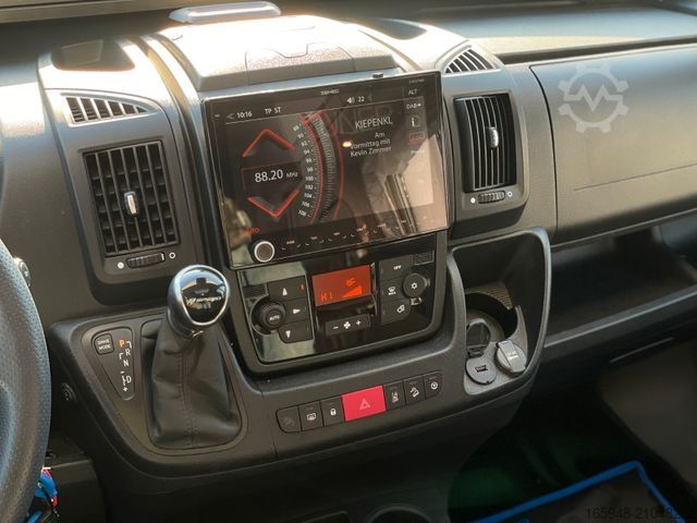 Ημιενσωματωμένο αυτοκινούμενο τροχόσπιτο EURAMOBIL PT 675 SB ein Raumwunder