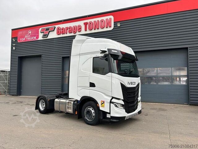 Standard tractor unit Iveco S-WAY