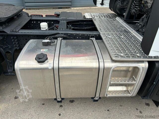 Standard tractor unit Iveco S-WAY