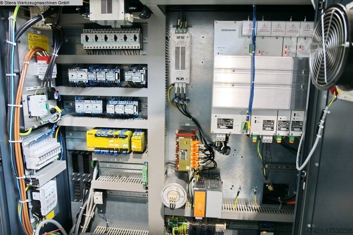 Machining Center - Universal DECKEL  MAHO DMU 40 monoBLOCK