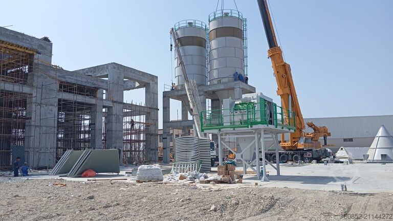 Concrete machine Polygonmach 500Tons capacity cement silo bolted type