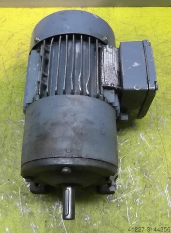 Převodový motor 0,15 kW 126 ot / min SEW-EURODRIVE R30DT71K4